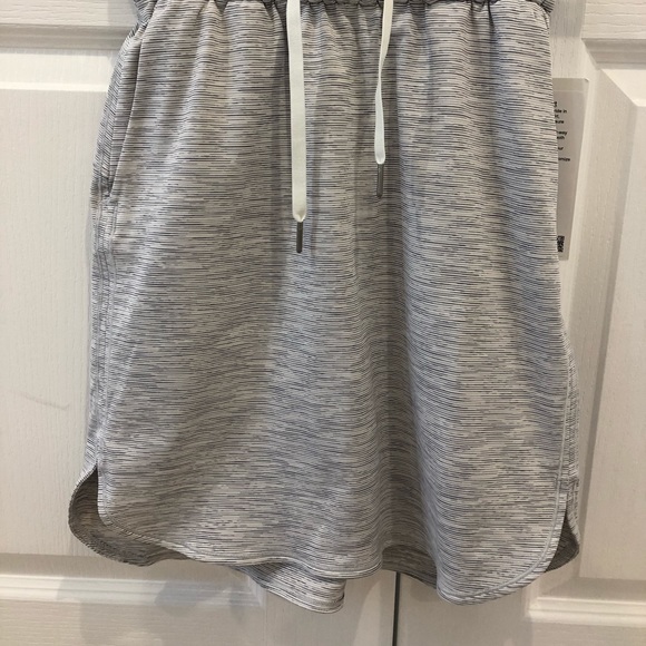 NWT Lululemon On The Fly Skirt- size 4 - Picture 2 of 6